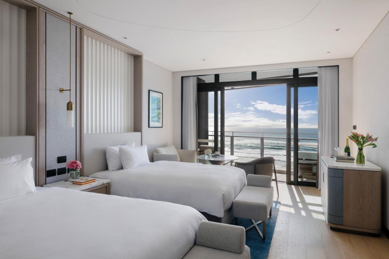 The Langham, Gold Coast And Jewel Residences Kültér fotó Deluxe Ocean View Room