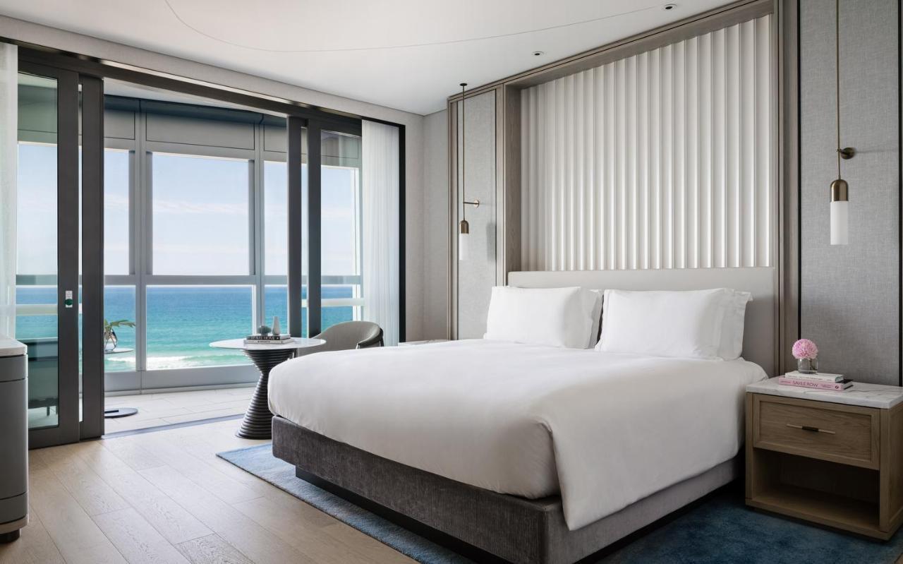 The Langham, Gold Coast And Jewel Residences Kültér fotó A bedroom at the hotel