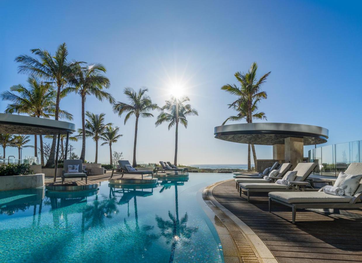 The Langham, Gold Coast And Jewel Residences Kültér fotó The pool at the W Hotel