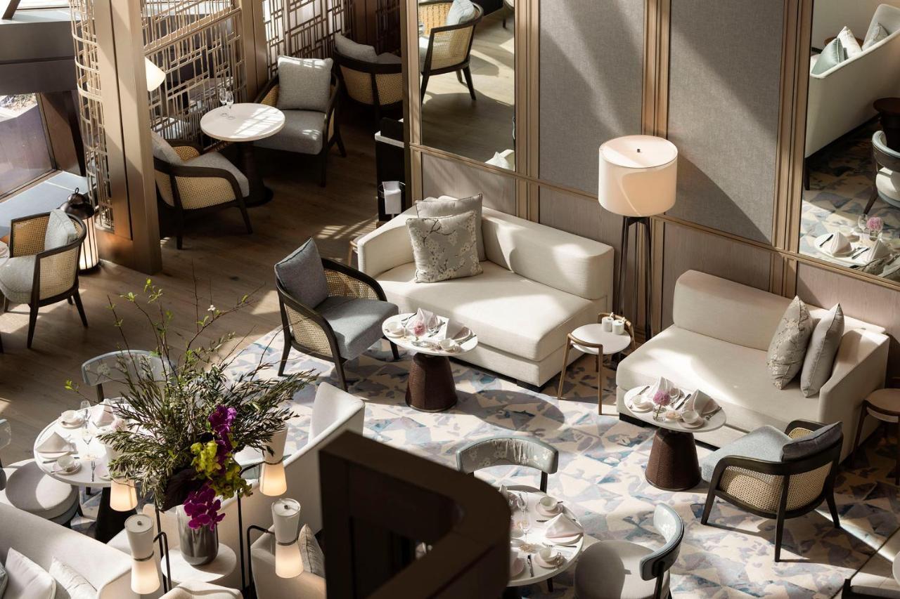 The Langham, Gold Coast And Jewel Residences Kültér fotó The Lounge at the Ritz-Carlton, Hong Kong