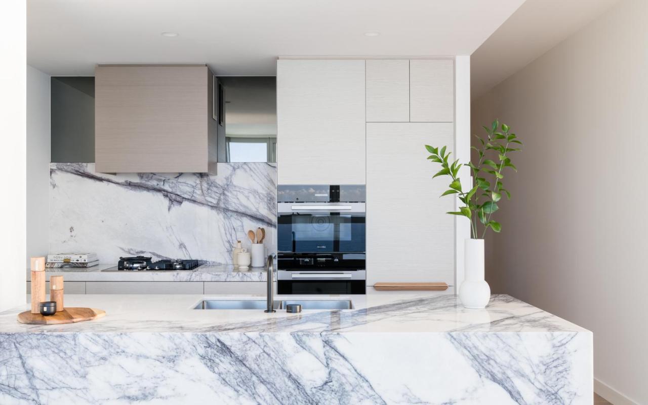 The Langham, Gold Coast And Jewel Residences Kültér fotó A modern kitchen